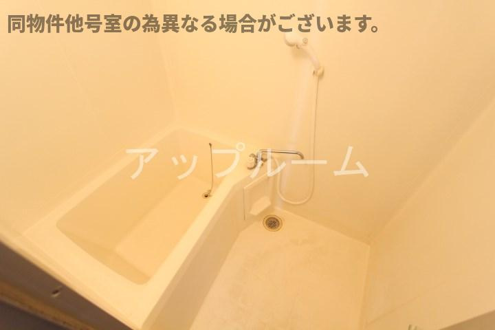 エクセレンス勝川の浴室