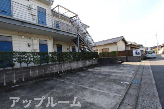 メゾンド・マリオの駐車場