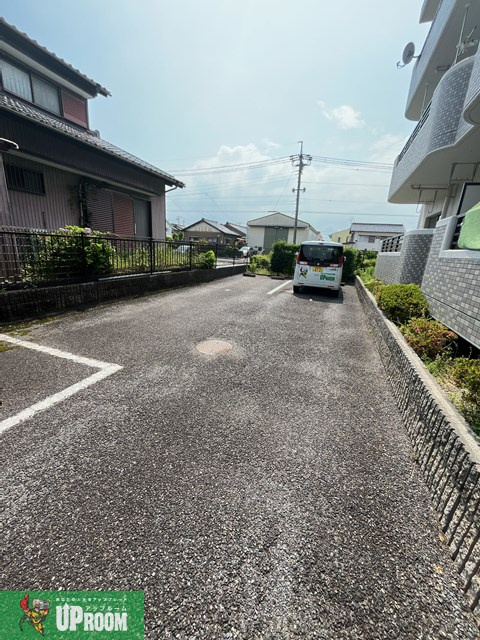 グランドール小野の駐車場