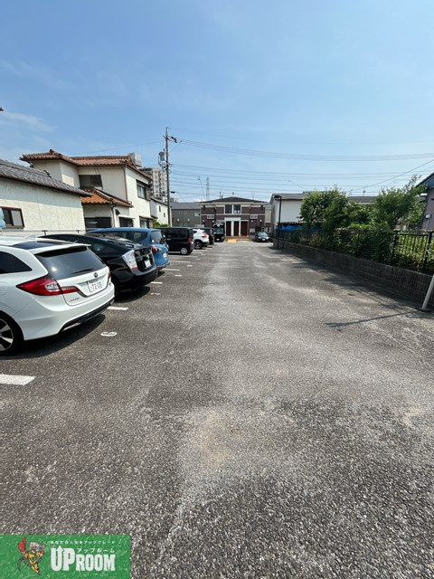 グランドール小野の駐車場