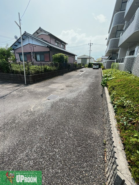 グランドール小野の駐車場