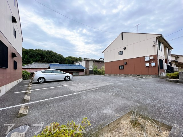サンハイム高倉B棟の駐車場