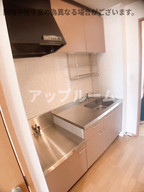 春日井市朝宮町２丁目のアパートのキッチン