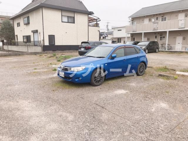 春日井市朝宮町２丁目のアパートの駐車場
