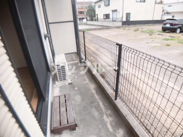 春日井市朝宮町２丁目のアパートのバルコニー