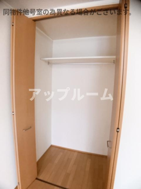 春日井市朝宮町２丁目のアパートの収納