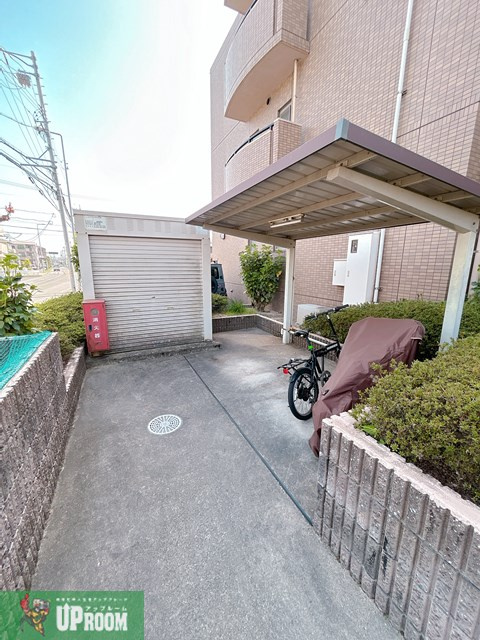 クレールナデシコの駐車場