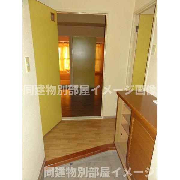 エルグランデ味美の玄関