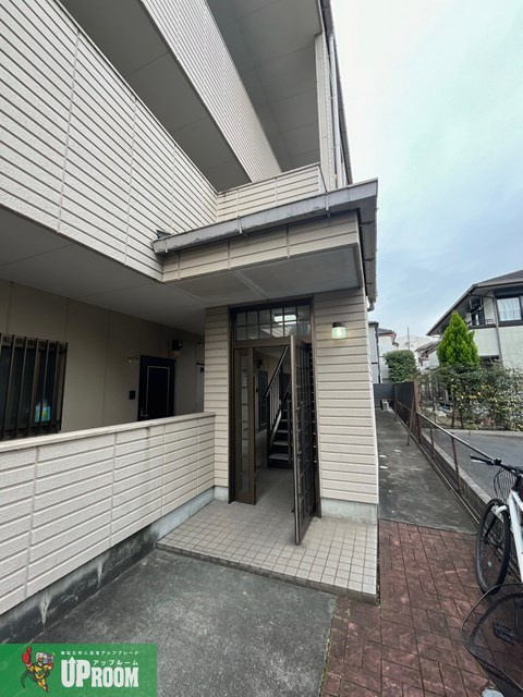 ルミエール松河戸のエントランス