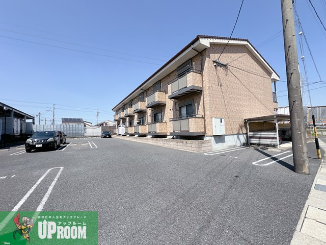 クレールナウの駐車場