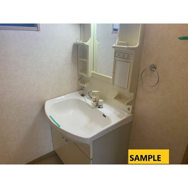 パインラトールB棟の洗面所