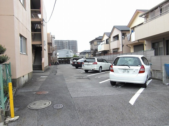 サンハイツしのぎの駐車場
