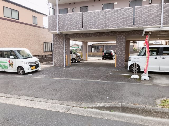 グレイスコートの駐車場