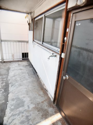 春日井市瑞穂通８丁目のアパートのバルコニー