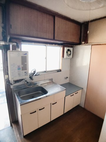 春日井市瑞穂通８丁目のアパートのキッチン