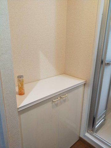 春日井市大留町５丁目のアパートの玄関