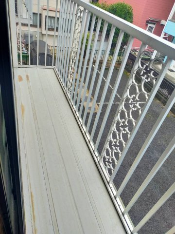 春日井市大留町５丁目のアパートのバルコニー