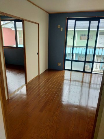 春日井市大留町５丁目のアパートの居間・リビング