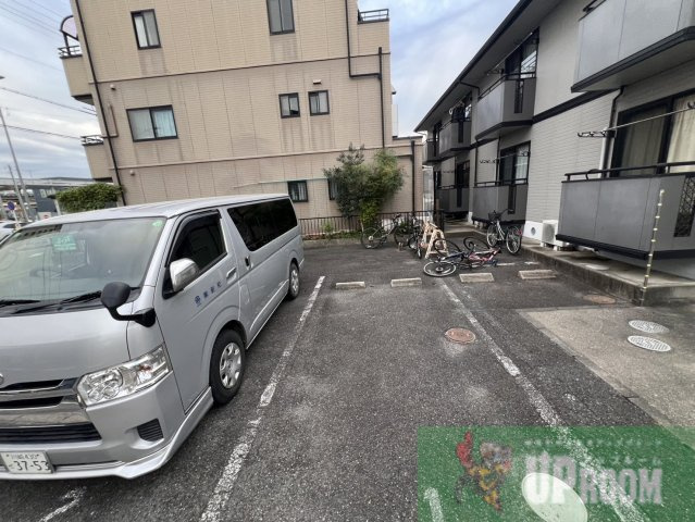 カーサ中央の駐車場