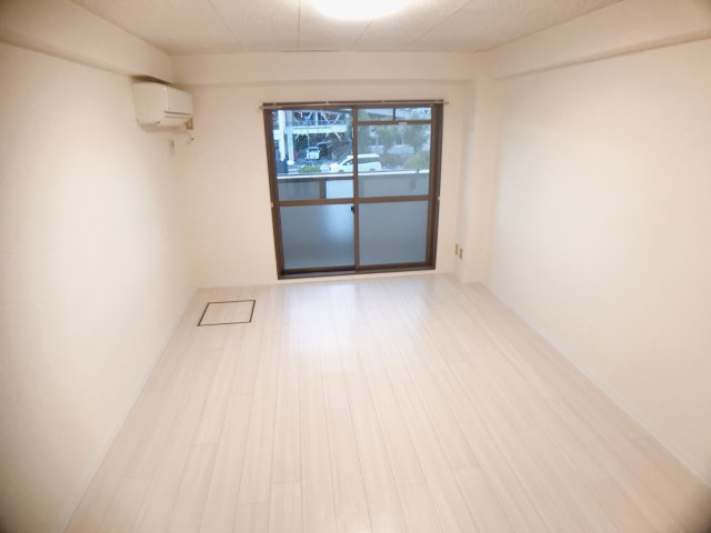 レジデンスアカリの居間・リビング