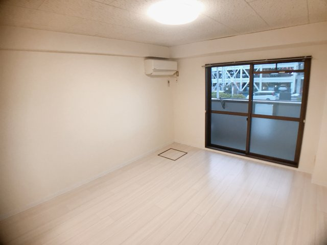 レジデンスアカリの居間・リビング