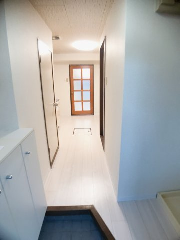 レジデンスアカリの玄関