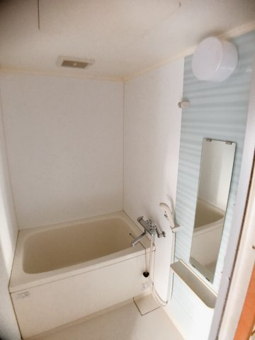 春日井市瑞穂通８丁目のアパートの浴室