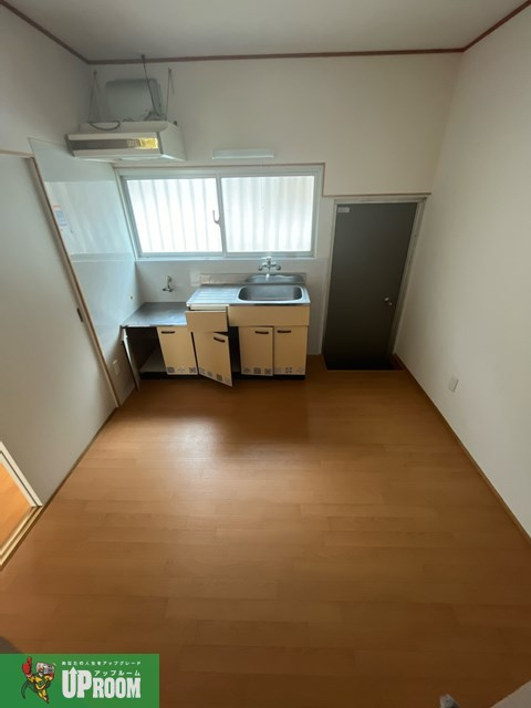 勝川町貸家の居間・リビング