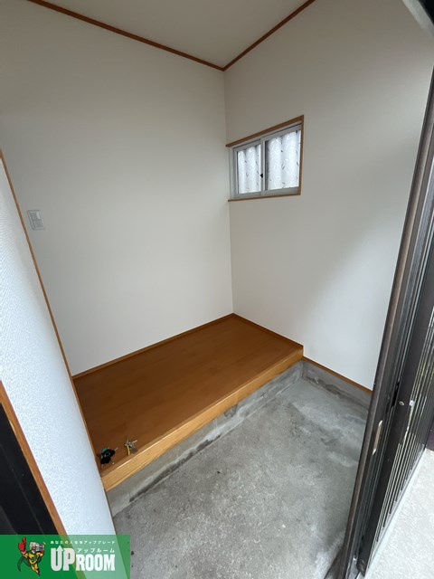 勝川町貸家の玄関