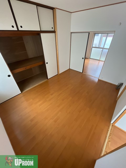 勝川町貸家の洋室