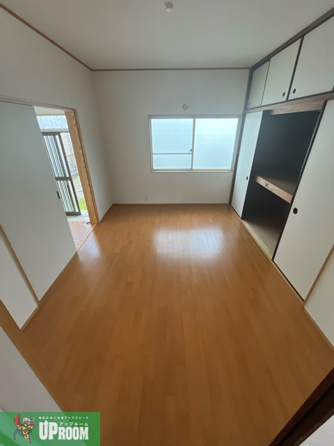 勝川町貸家の居間・リビング