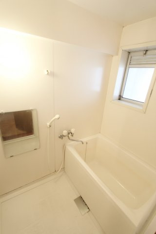 清邦産業ビルの浴室|きれいなお風呂です