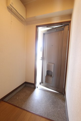 清邦産業ビルの玄関|毎日通る玄関はこちらです