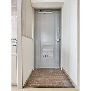 小野マンションの玄関