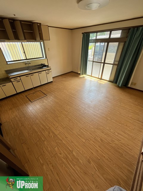 明知町戸建の居間・リビング