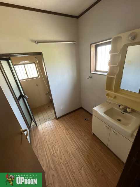 明知町戸建の洗面所