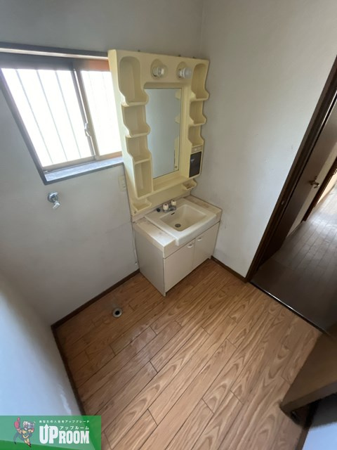 明知町戸建の独立洗面台