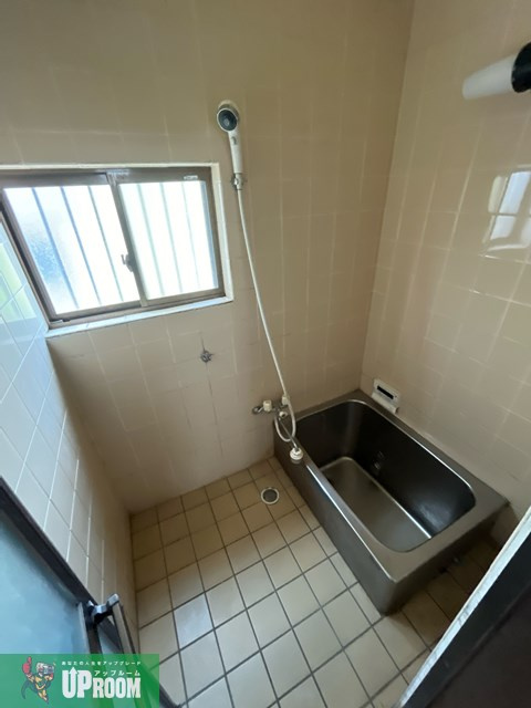 明知町戸建の浴室