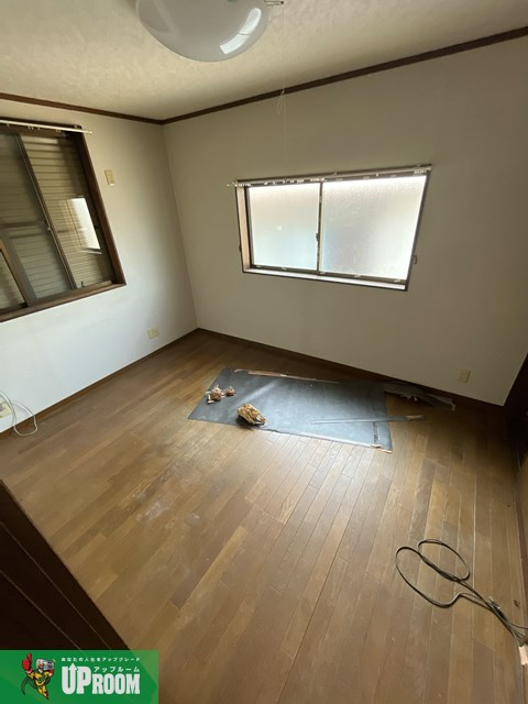 明知町戸建の洋室