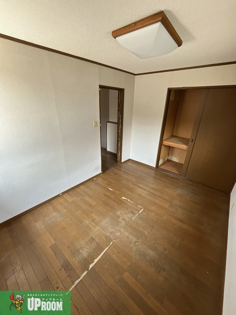 明知町戸建の洋室