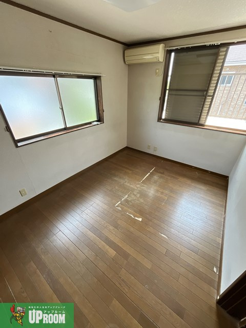 明知町戸建の洋室