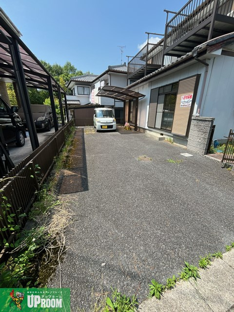 明知町戸建の駐車場