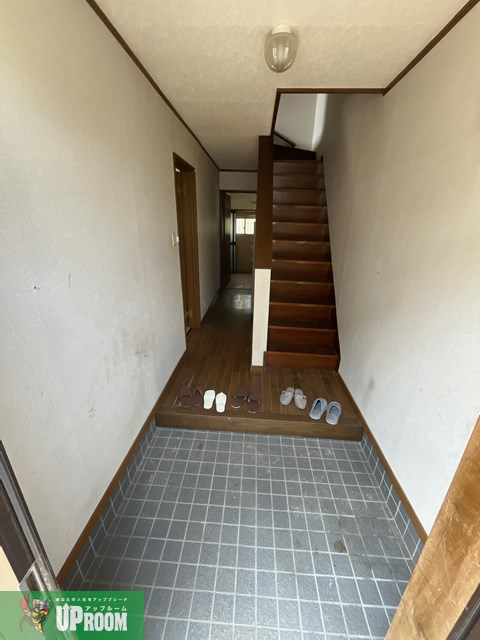 明知町戸建の玄関