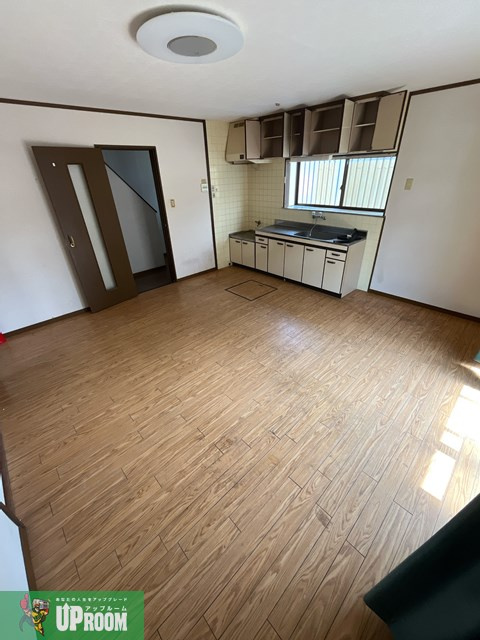 明知町戸建の居間・リビング