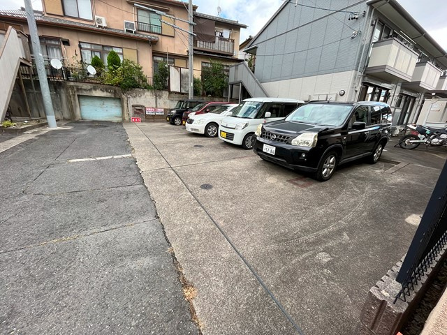 プレミール千代田の駐車場