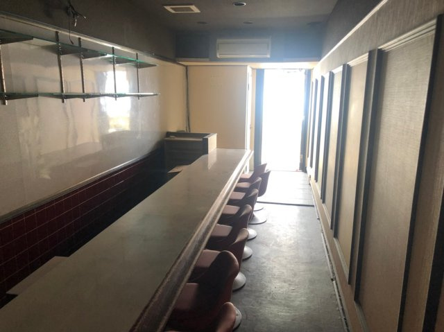 西京区役所前　テナントテラスの内装