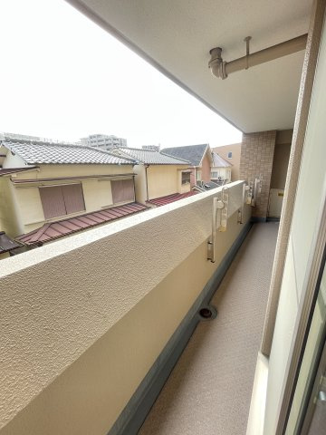 ディアステージ高槻真上町のバルコニー|暖かな日差しのふりそそぐバルコニー