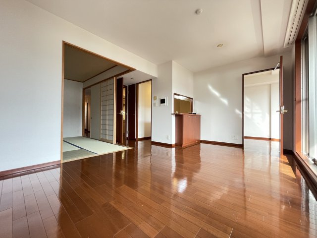 ディアステージ高槻真上町の居間・リビング|ゆったり過ごせる居間です