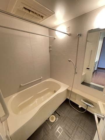 ディアステージ高槻真上町の浴室|日々の疲れを癒すお風呂付です