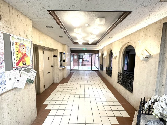 ライオンズマンション原町のエントランス